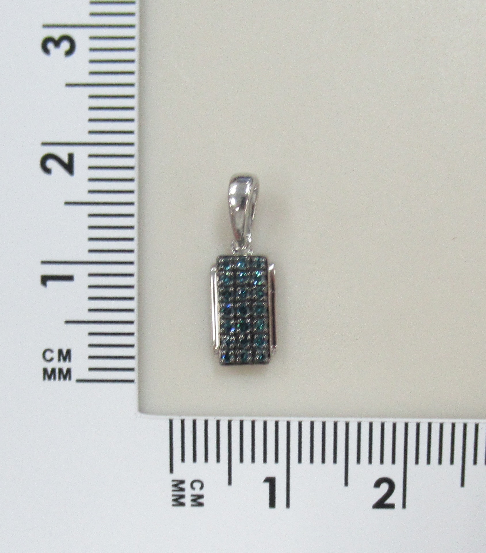 Серебряная подвеска с голубыми бриллиантами